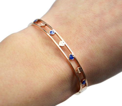 Bracelet-Jonc-Acier-Or-Rose-avec-Bande-Ajouree-Coeurs-Rouge-Bleu-et-Love