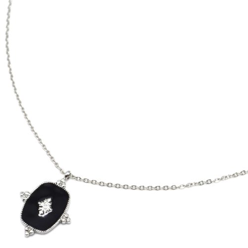 Collier-Fine-Chaine-avec-Medaille-Email-Noir-Motif-Baroque-et-Acier-Argente