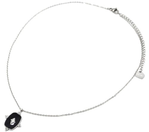 Collier-Fine-Chaine-avec-Medaille-Email-Noir-Motif-Baroque-et-Acier-Argente