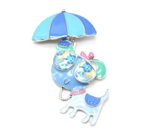 Broche-Chien-Metal-Peint-Bleu-avec-Parasol-et-Lunettes-de-Soleil