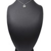 Collier-Fine-Chaine-avec-Pendentif-Fleur-Ajouree-Acier-Argente-et-Pierre-Grise