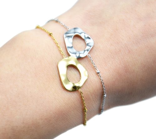 Bracelet-Chaine-Boules-avec-Charm-Forme-Contour-Martele-Acier