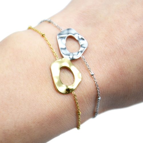 Bracelet-Chaine-Boules-avec-Charm-Forme-Contour-Martele-Acier