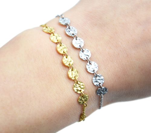 Bracelet-Fine-Chaine-avec-Medailles-Martelees-Acier