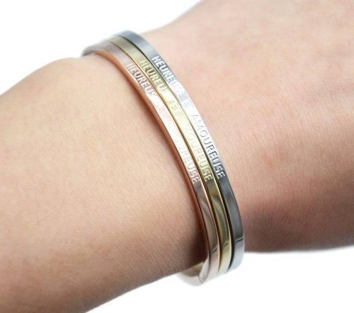 Bracelet-Jonc-Fin-Acier-avec-Message-Heureuse-et-Amoureuse