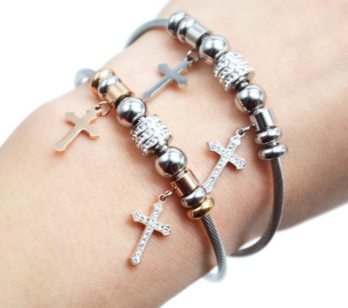 Bracelet-Jonc-Aimante-avec-Charms-Croix-Strass-et-Acier