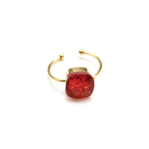 Bague-Fine-Acier-Dore-avec-Pierre-Carree-Verre-Rouge