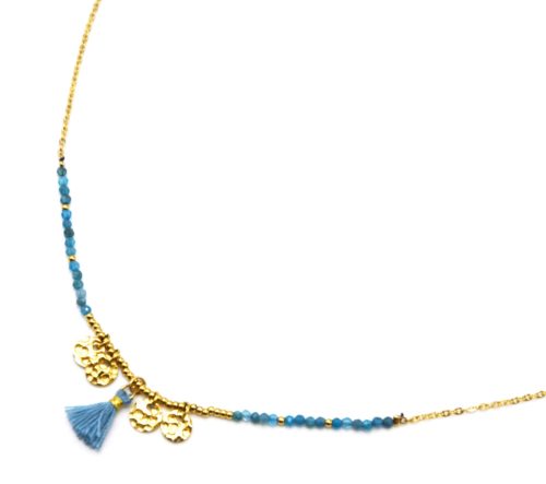 Collier-Fine-Chaine-Acier-Dore-avec-Medailles-Martelees-Perles-et-Pompon-Bleu