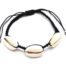 Bracelet-Cordon-Tresse-Ajustable-Noir-avec-Charms-Cauris-Ecru