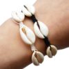 Bracelet-Cordon-Tresse-Ajustable-avec-Charms-Cauris-Ecru