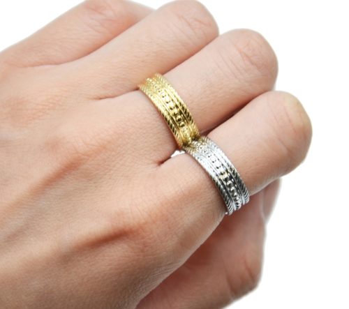 Bague-avec-Motif-Points-et-Contour-Acier