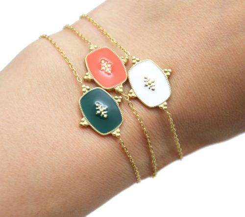 Bracelet-Fine-Chaine-avec-Medaille-Email-Couleur-Motif-Baroque-et-Acier-Dore
