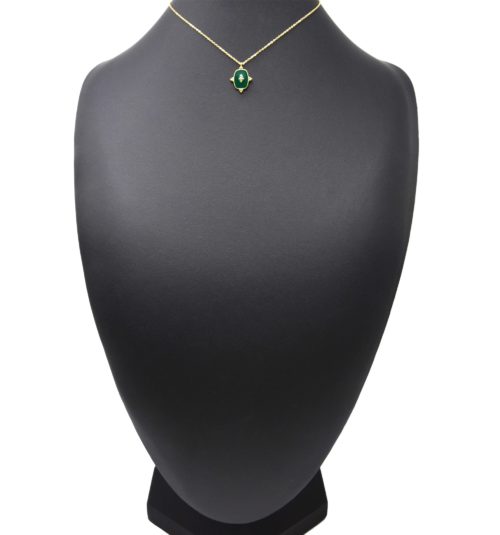 Collier-Fine-Chaine-avec-Medaille-Email-Vert-Sapin-Motif-Baroque-et-Acier-Dore