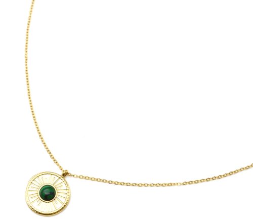 Collier-Fine-Chaine-avec-Cercle-Grave-Soleil-Acier-Dore-et-Pierre-Verte