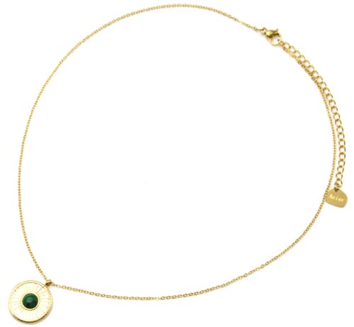 Collier-Fine-Chaine-avec-Cercle-Grave-Soleil-Acier-Dore-et-Pierre-Verte