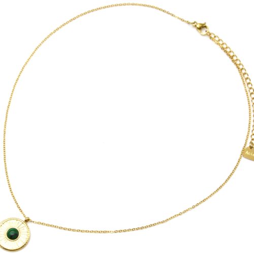 Collier-Fine-Chaine-avec-Cercle-Grave-Soleil-Acier-Dore-et-Pierre-Verte