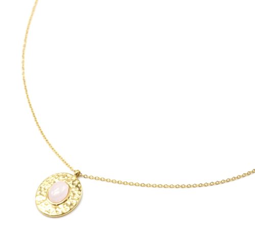 Collier-Fine-Chaine-avec-Ovale-Martele-Acier-Dore-et-Pierre-Rose-Pale