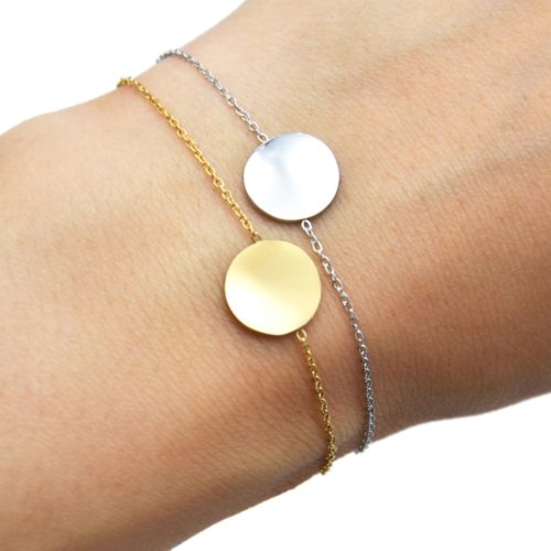 Bracelet-Fine-Chaine-avec-Medaille-Martelee-Effet-Tordu-Acier