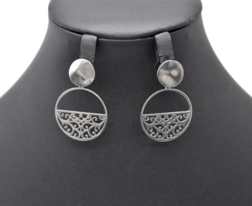 Boucles-dOreilles-Medaille-Martelee-et-Cercle-Motif-Arabesques-Acier-Argente