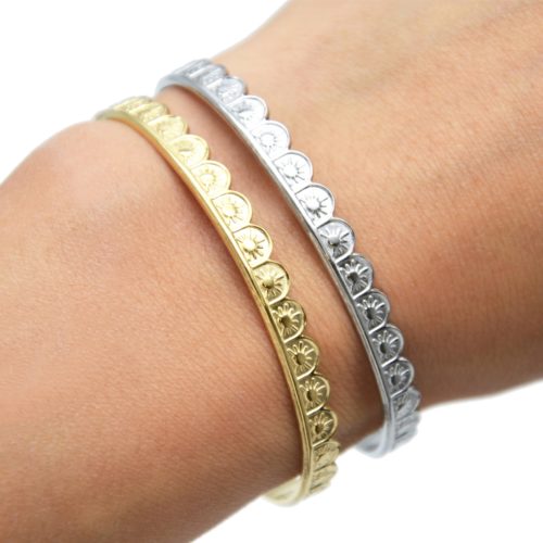 Bracelet-Jonc-Ondule-Ouvert-avec-Motif-Soleil-Acier