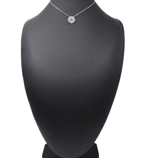 Collier-Pendentif-Medaille-Patinee-Martelee-Motif-Ajoure-Acier-Argente