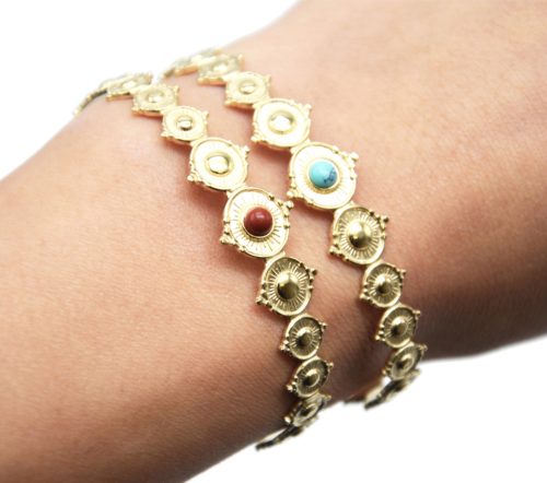 Bracelet-Jonc-avec-Cercles-Graves-Motif-Soleil-Acier-Dore-et-Pierre