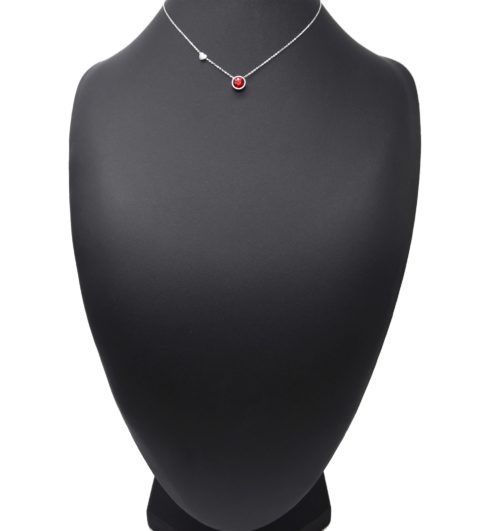 Collier-Fine-Chaine-Pendentif-Pierre-Ronde-Rouge-Contour-Acier-Argente