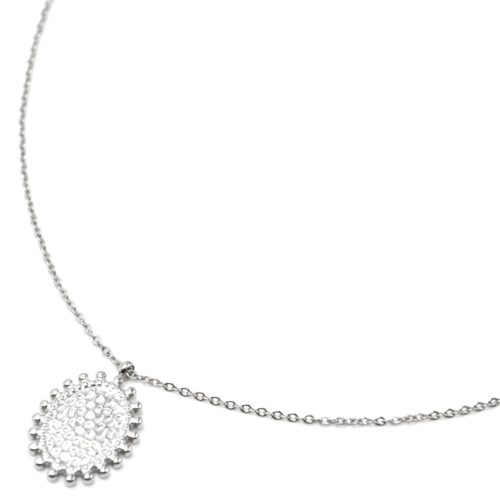 Collier-Pendentif-Medaille-Martelee-Ovale-Contour-Billes-Acier-Argente