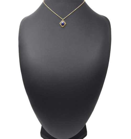 Collier-Pendentif-Pierre-Ovale-Bleue-Effet-Naturel-et-Contour-Ajoure-Acier-Dore