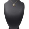 Collier-Pendentif-Medaille-Ovale-Relief-Points-Acier-Dore-et-Pierre-Verte