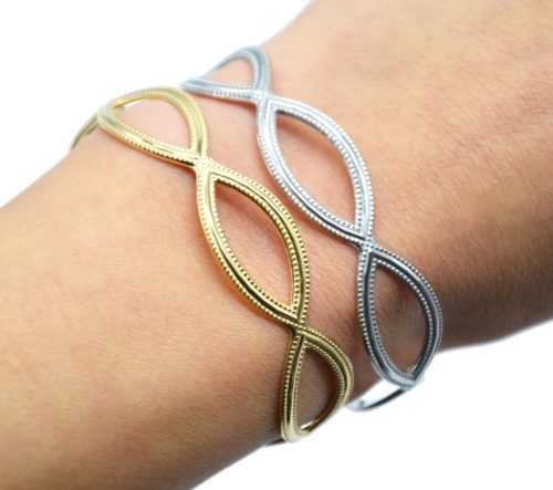 Bracelet-Jonc-Ajoure-avec-Bandes-Croisees-Contour-Points-Acier