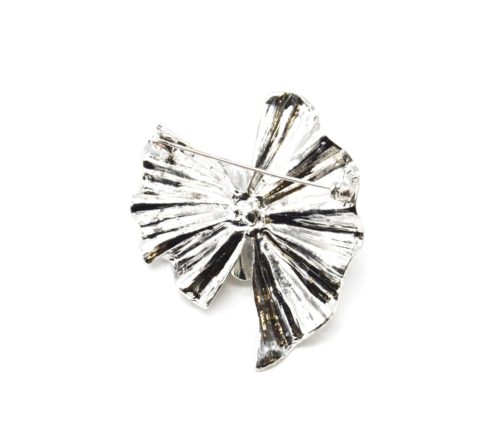 Broche-Epingle-Coquille-Relief-Metal-Strass-Argente-avec-Perle-Ecru