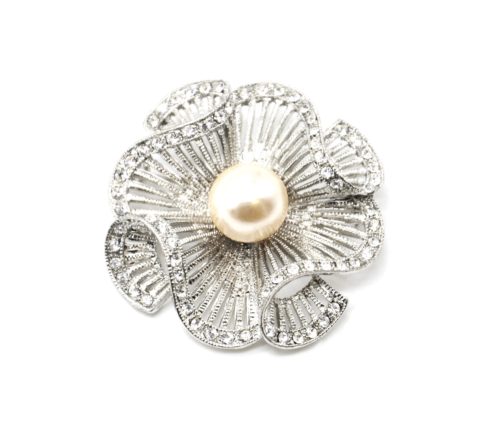 Broche-Epingle-Fleur-Ajouree-Rayures-Metal-Strass-Argente-avec-Perle-Ecru