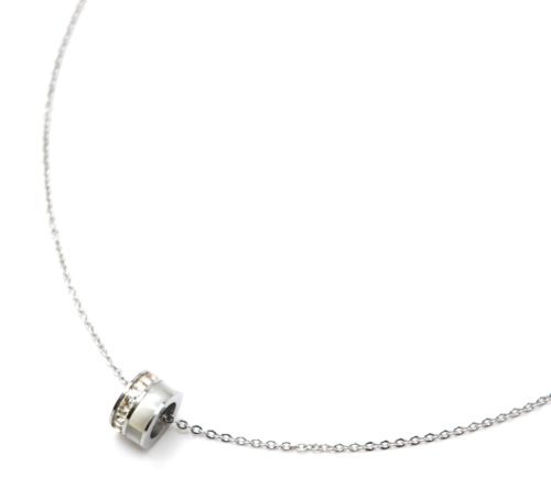 Collier-Fine-Chaine-Acier-Argente-Pendentif-Anneau-Strass-et-Resine-Blanc