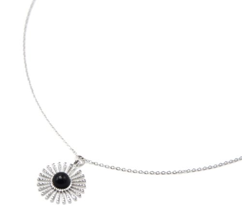 Collier-Pendentif-Soleil-Motif-Points-Acier-Argente-et-Pierre-Noire