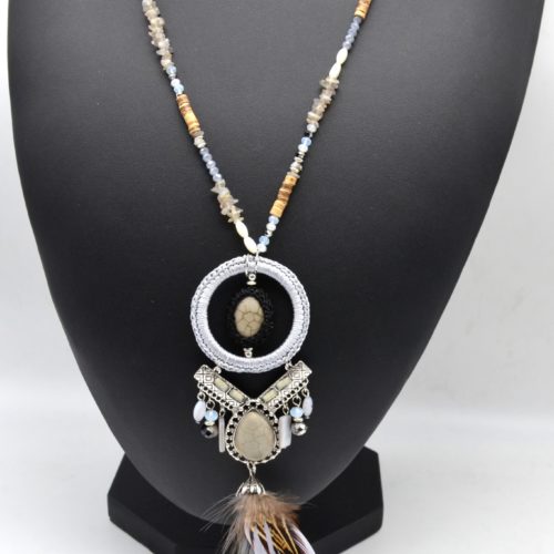 Sautoir-Collier-Perles-Pendentif-Cercle-Pierres-Effet-Marbre-Gris-et-Plumes