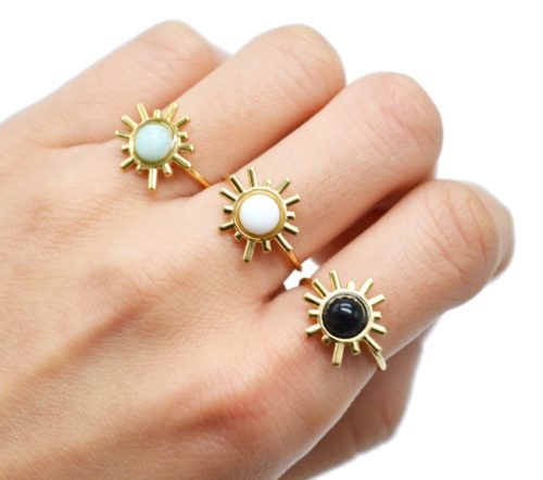 Bague-Fine-avec-Soleil-Acier-Dore-et-Pierre