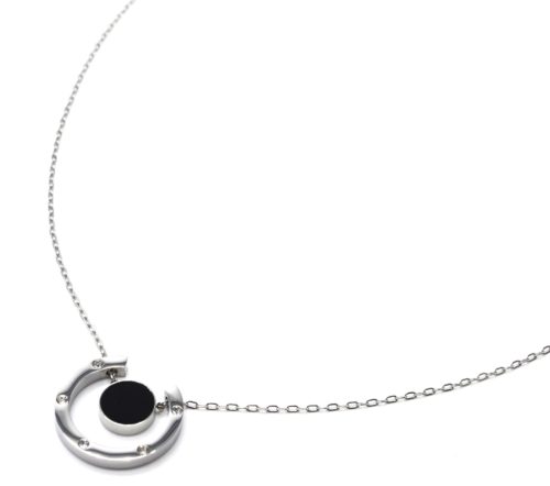 Sautoir-Collier-Pendentif-Fer-a-Cheval-Acier-Argente-avec-Strass-et-Cercle-Resine-Noire