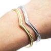 Bracelet-Jonc-Fin-Chevron-Contour-Points-Acier