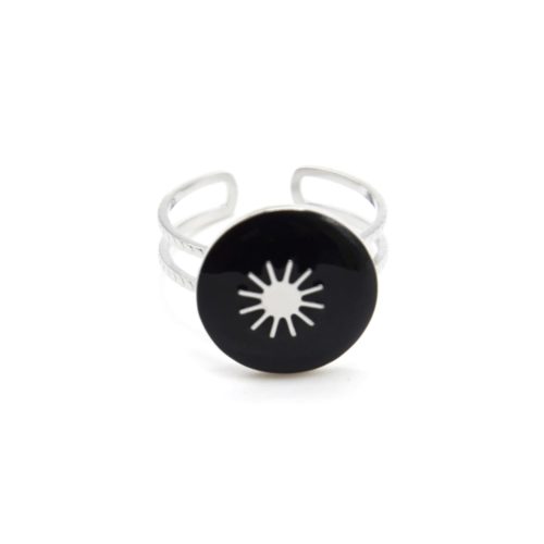 Bague-Anneau-Ajoure-avec-Medaille-Resine-Noire-et-Soleil-Acier-Argente