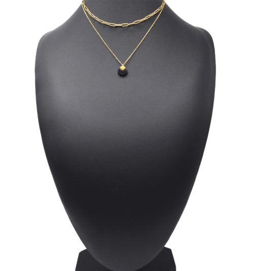 Collier-Double-Chaines-avec-Maillons-Acier-Dore-Pendentif-Resine-Noire-et-Soleil