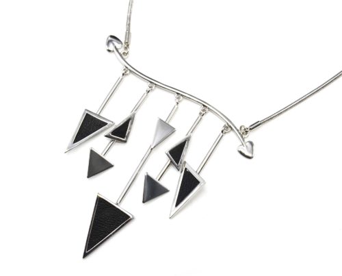 Collier-Plastron-Pendentif-Multi-Barres-Triangles-Simili-Cuir-Noir-et-Metal-Argente