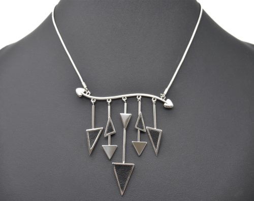 Collier-Plastron-Pendentif-Multi-Barres-Triangles-Simili-Cuir-Noir-et-Metal-Argente