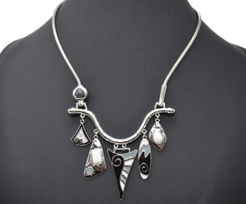 Collier-Plastron-Pendentif-Multi-Formes-Email-Gris-Pierres-et-Metal-Argente