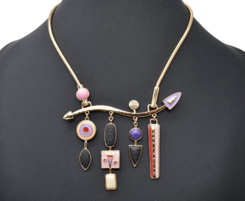 Collier-Plastron-Pendentif-Multi-Formes-Email-Rose-Pierres-et-Metal-Dore