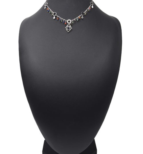 Collier-Chaine-Acier-Argente-avec-Perles-Multicolore-et-Pendentif-Ajoure-Pierre-Noire