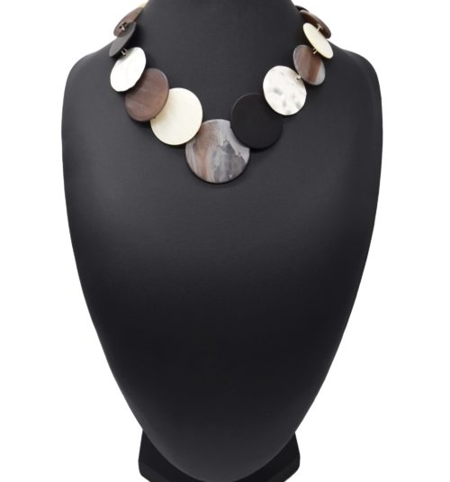 Collier-Plastron-Statement-Multi-Cercles-Resine-Effet-Bois-Gris-et-Metal-Argente