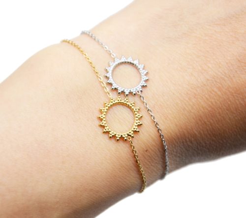 Bracelet-Fine-Chaine-avec-Soleil-Contour-Points-Acier