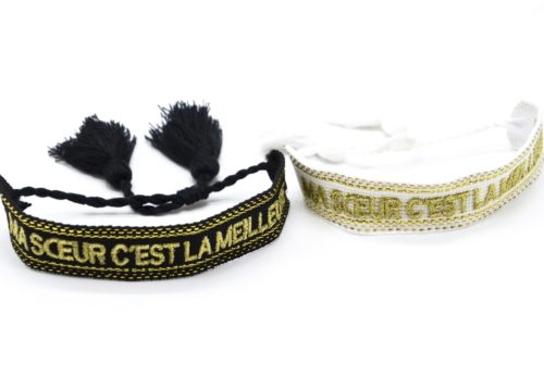 Bracelet-Manchette-Broderie-Ma-Soeur-C-est-La-Meilleure-Dore-et-Pompons