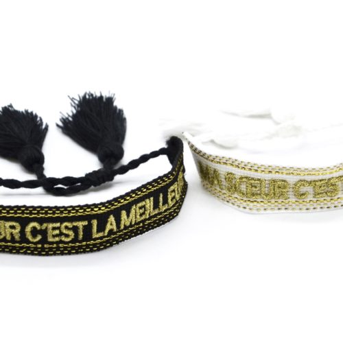 Bracelet-Manchette-Broderie-Ma-Soeur-C-est-La-Meilleure-Dore-et-Pompons